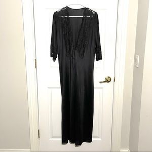 Vintage 1980’s Petra Fashions Robe Lace Trim USA S